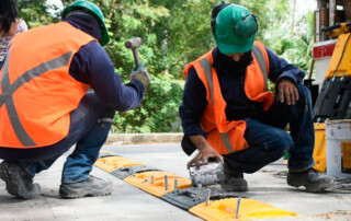 Tránsito del Atlántico instala señales para mejorar la seguridad vial de 16 municipios